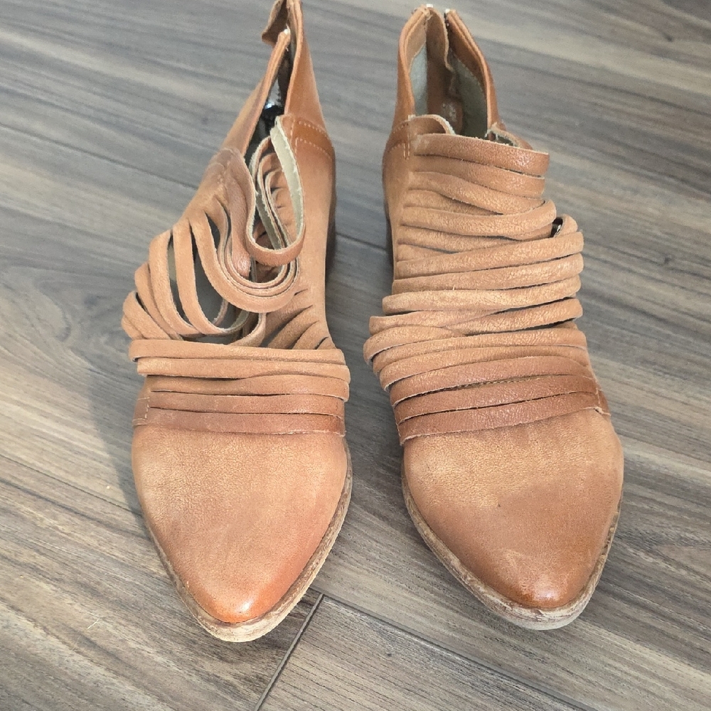 Free People Stylish Tan Women's Shoes